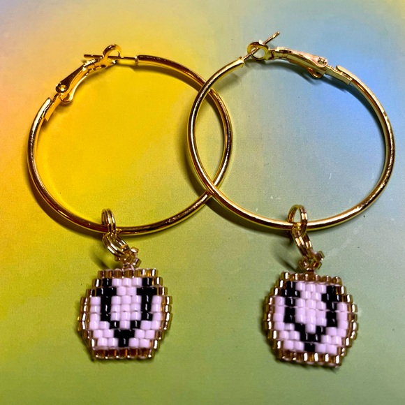 BEADED INITIAL HOOP EARRINGS- "V" - Picture 2 of 3